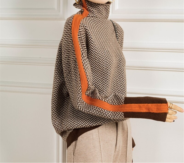 Women's herringbone turtleneck sweater with contrasting sleeve trim