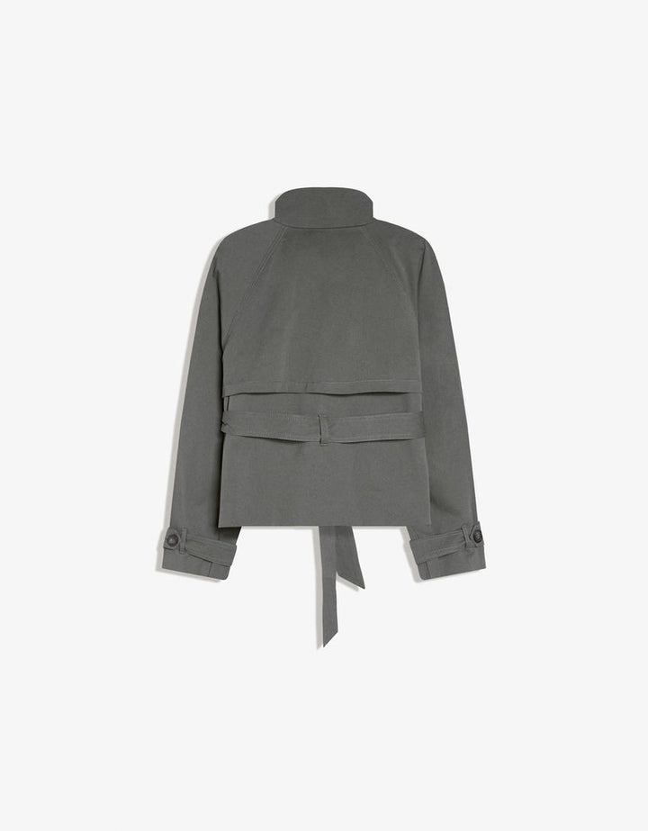 Women's cropped double-breasted trench coat with wide lapels, belt and long sleeves