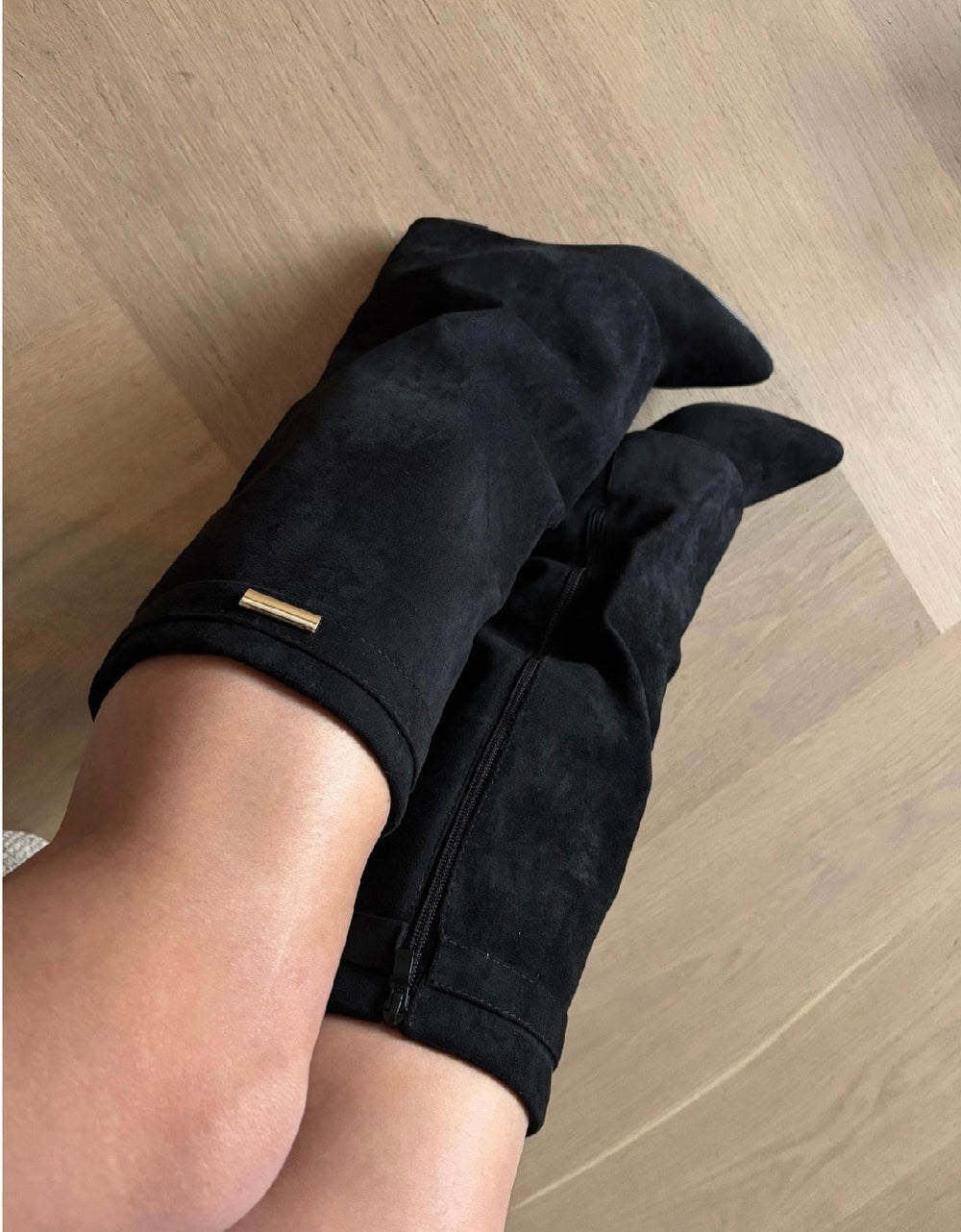 Black women's knee-high boots with pointed toes, wedge heels and upper trim