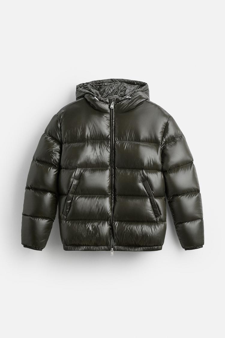 Unisex quilted puffer jacket with hood, long sleeves and zip front