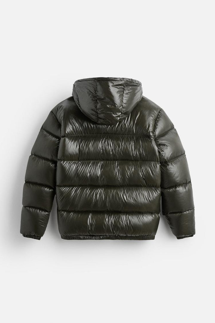 Unisex quilted puffer jacket with hood, long sleeves and zip front