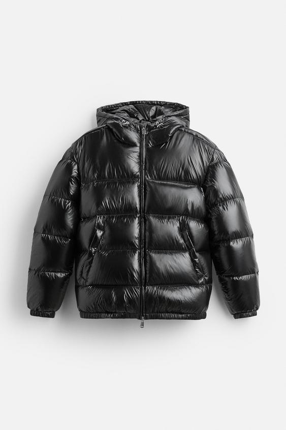 Unisex quilted puffer jacket with hood, long sleeves and zip front