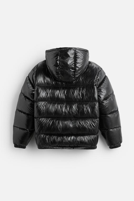 Unisex quilted puffer jacket with hood, long sleeves and zip front