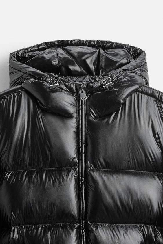 Unisex quilted puffer jacket with hood, long sleeves and zip front