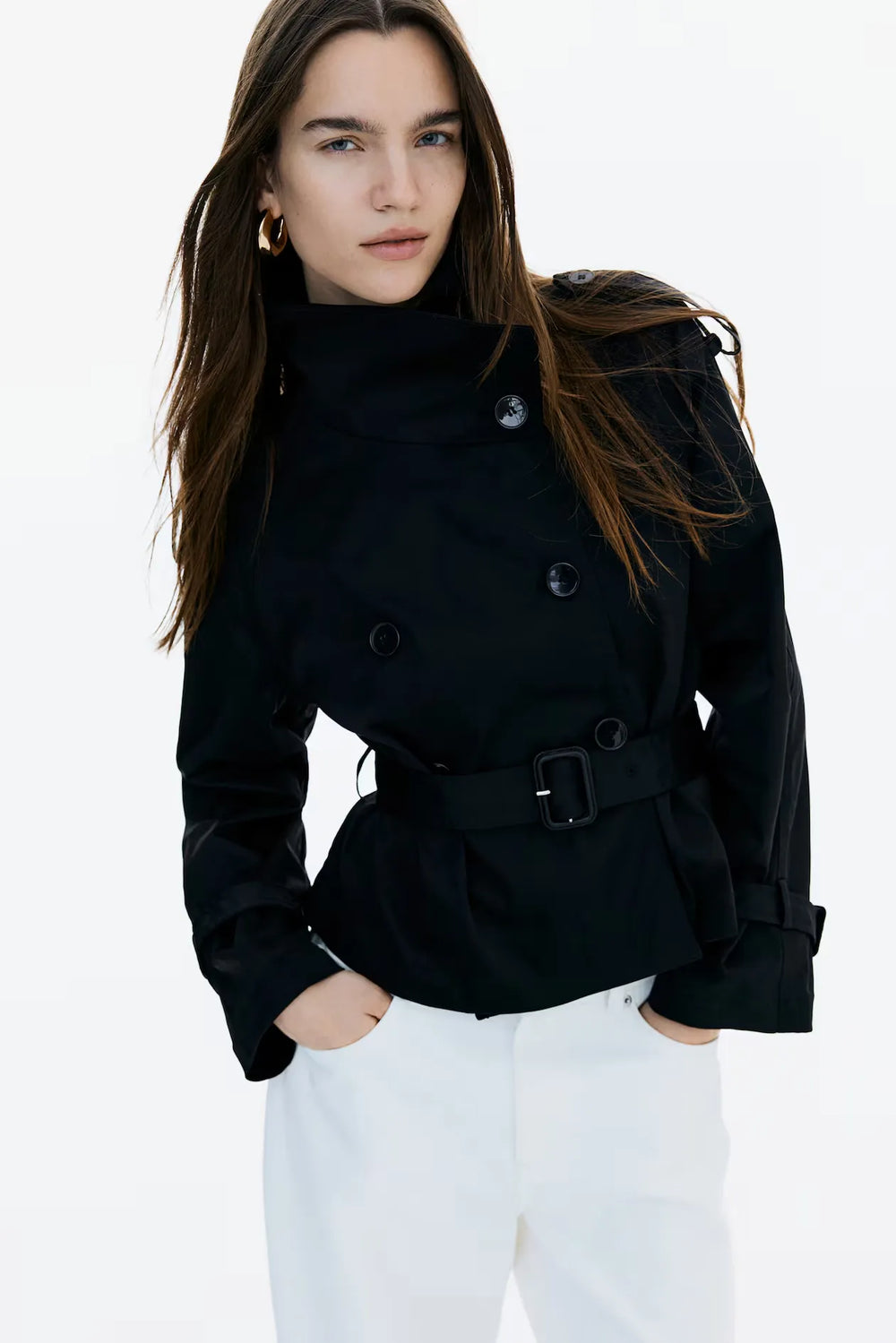 Women's short belted trench coat with high collar and long sleeves