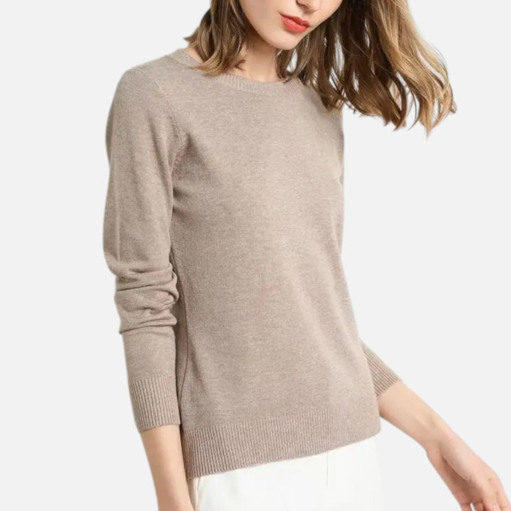 Women's lightweight long-sleeve crewneck sweater with ribbed trims