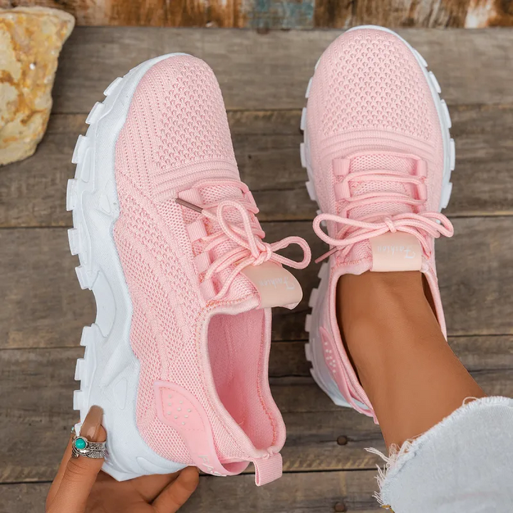 Women's low-top knit lace-up sneakers with chunky white soles
