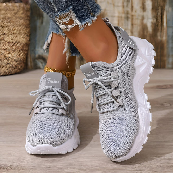 Women's low-top knit lace-up sneakers with chunky white soles