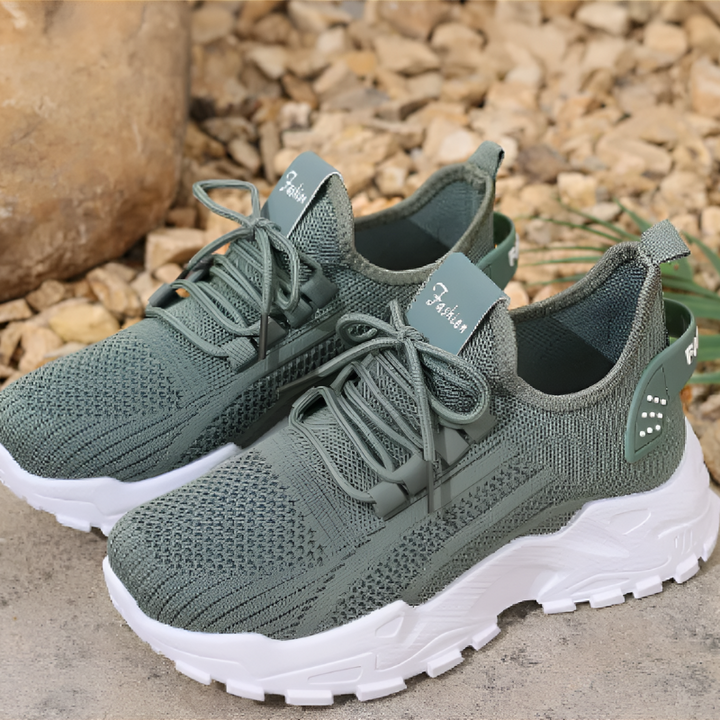 Women's low-top knit lace-up sneakers with chunky white soles