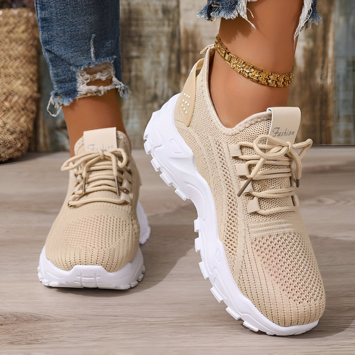 Women's low-top knit lace-up sneakers with chunky white soles