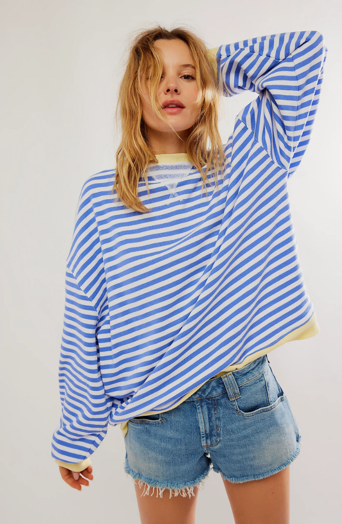 Women's oversized striped crewneck sweater with long sleeves and ribbed trims
