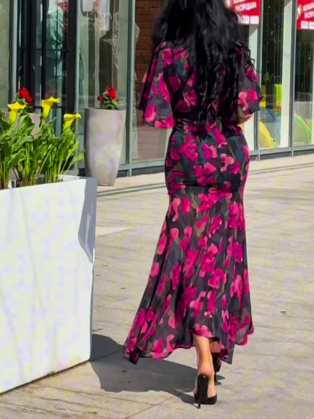 Women’s Dress | Retro-Inspired V-Neck Flowy Maxi