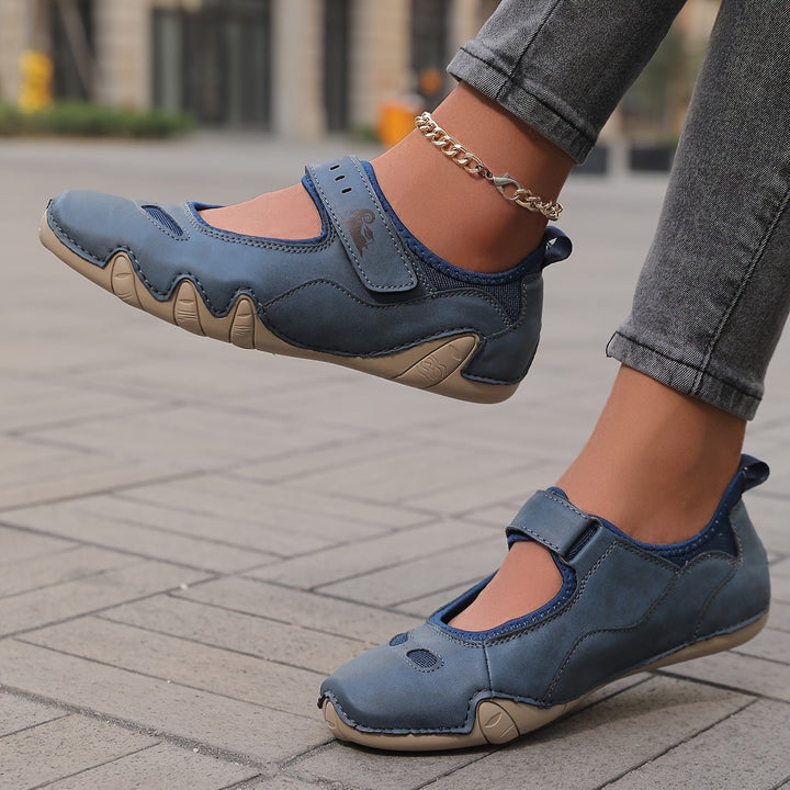 Women's Mary Jane ballet flats with rounded toes, wide straps and segmented soles