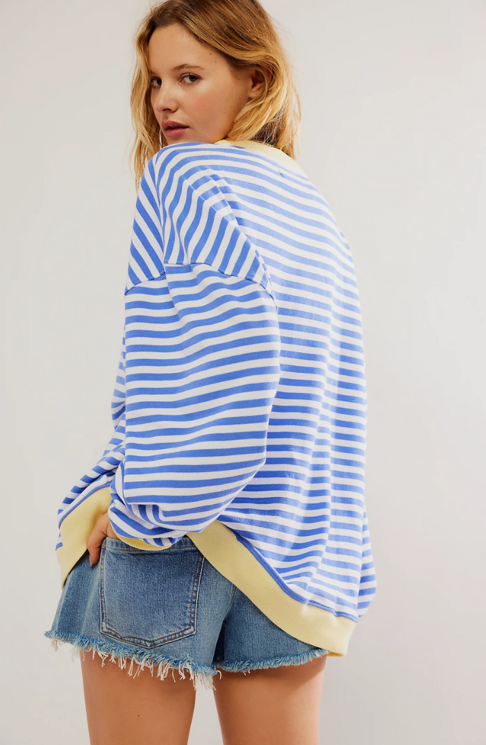 Women's oversized striped crewneck sweater with long sleeves and ribbed trims