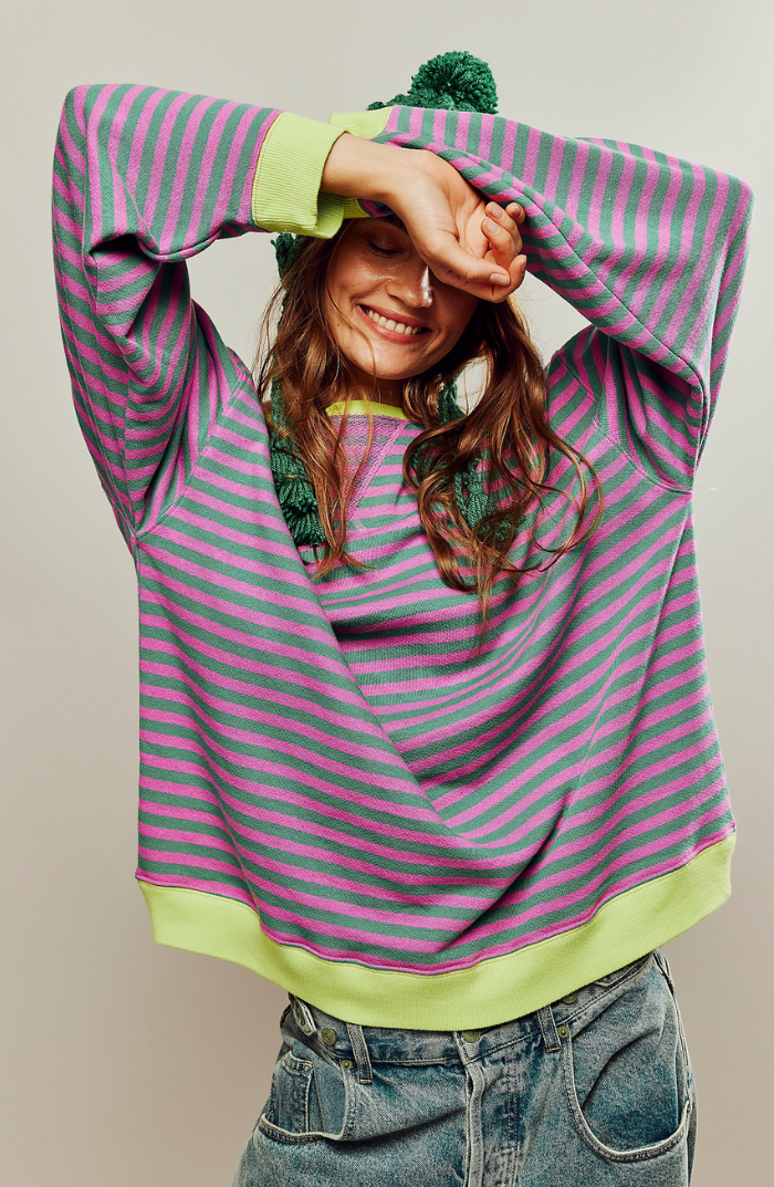 Women's oversized striped crewneck sweater with long sleeves and ribbed trims