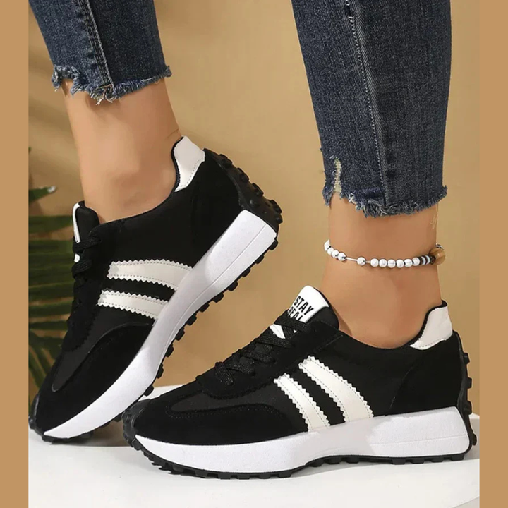 Women's retro low-top lace-up sneakers with contrasting side stripes