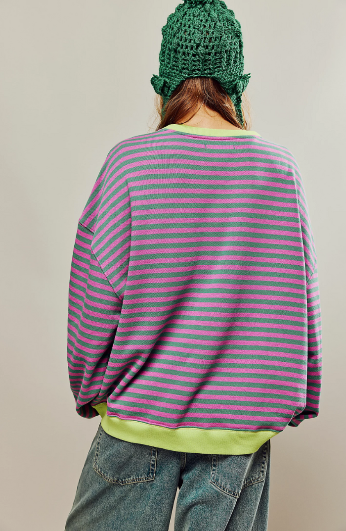 Women's oversized striped crewneck sweater with long sleeves and ribbed trims