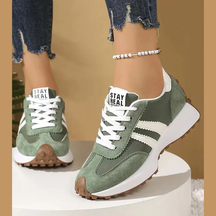 Women's retro low-top lace-up sneakers with contrasting side stripes