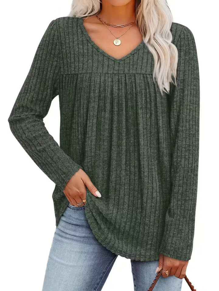 Women's ribbed knit jumper with V-neckline and long sleeves