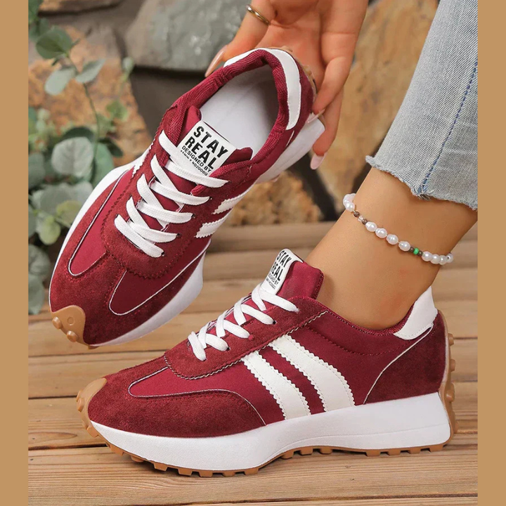 Women's retro low-top lace-up sneakers with contrasting side stripes