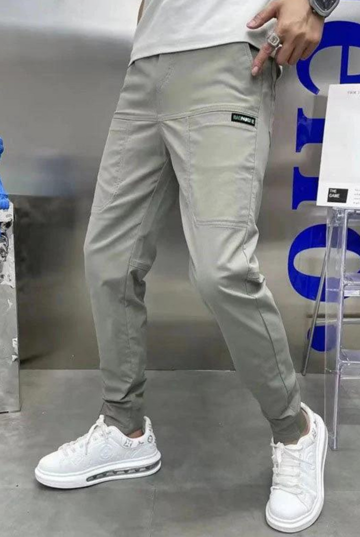 Unisex tapered cargo trousers with side pockets and ankle cuffs