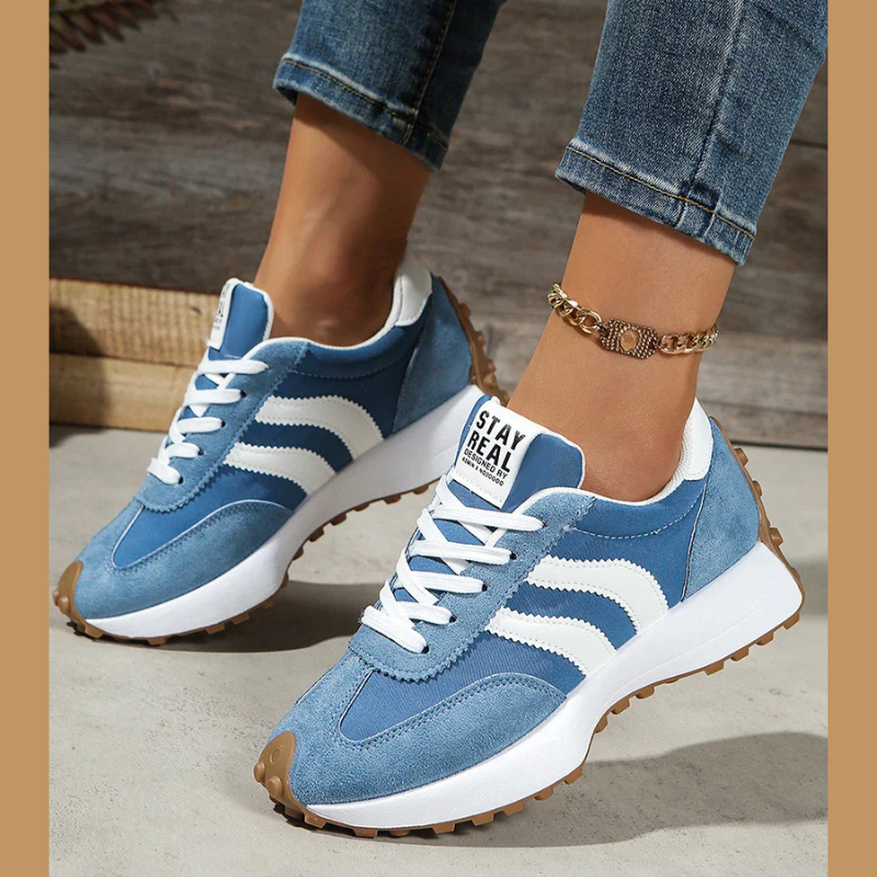 Women's retro low-top lace-up sneakers with contrasting side stripes