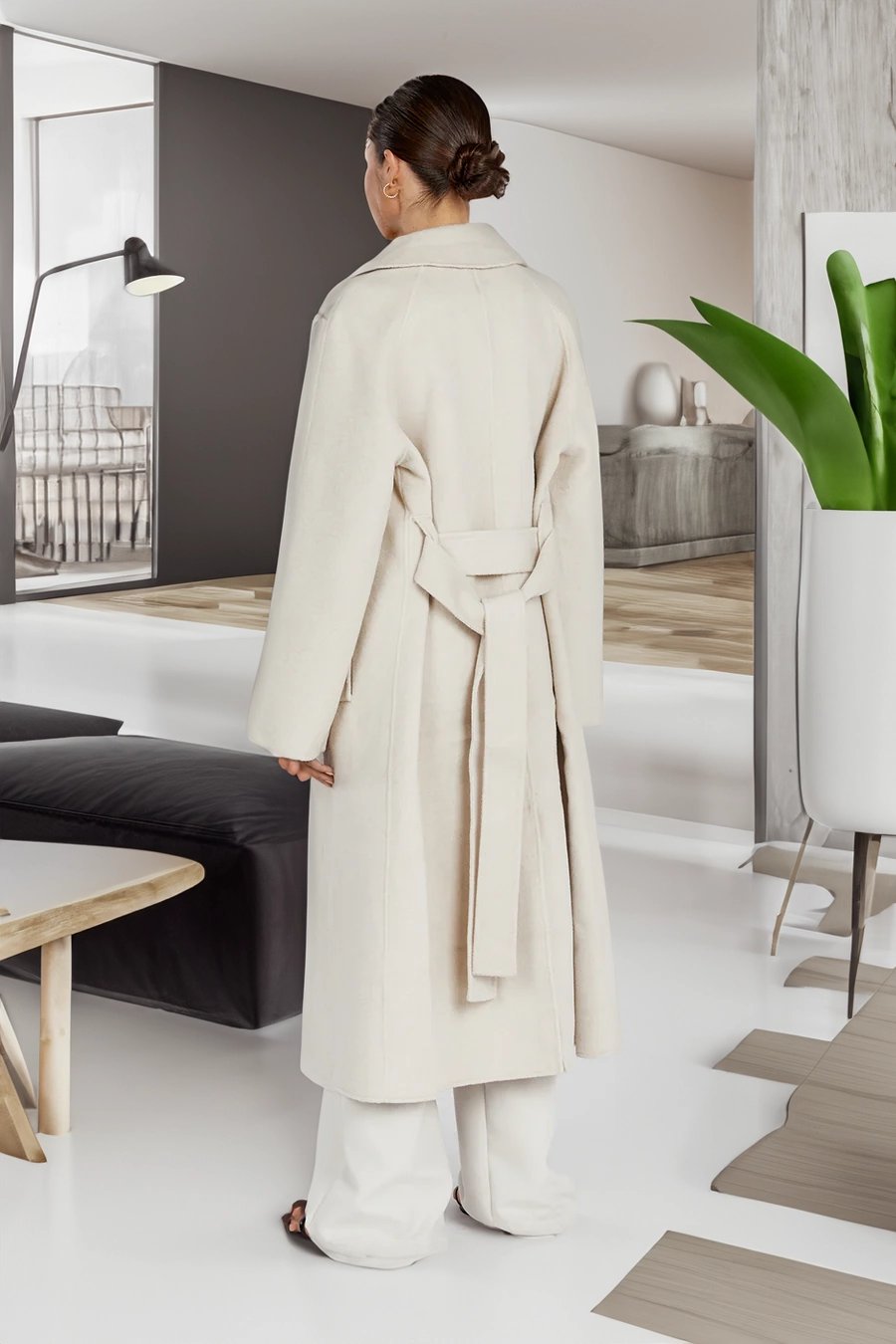 Women's longline coat with notch lapel and long sleeves
