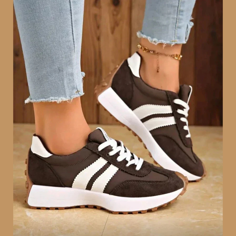 Women's retro low-top lace-up sneakers with contrasting side stripes