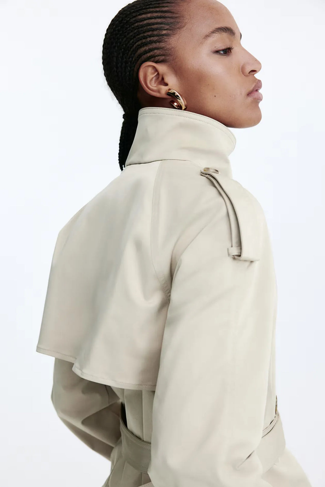 Women's short belted trench coat with high collar and long sleeves