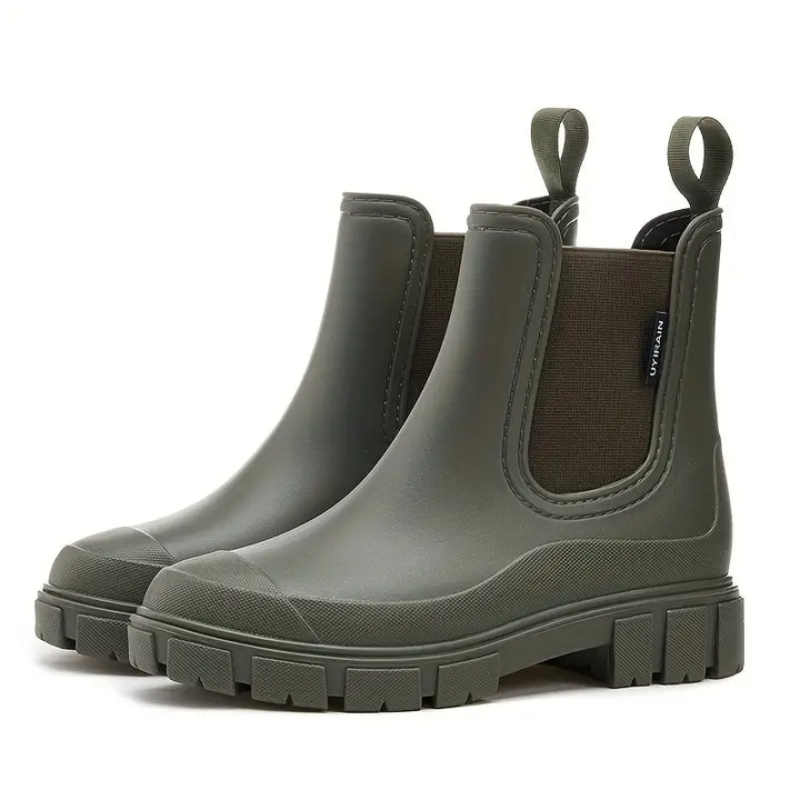 Women's Chelsea ankle boots with elastic side panels, pull tabs and chunky lug soles