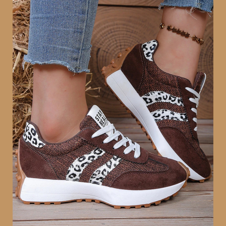 Women's retro low-top lace-up sneakers with contrasting side stripes