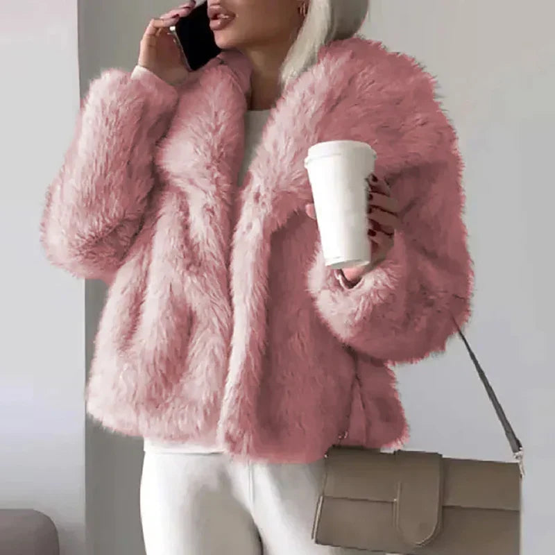 Women's short textured jacket with wide lapels and long sleeves