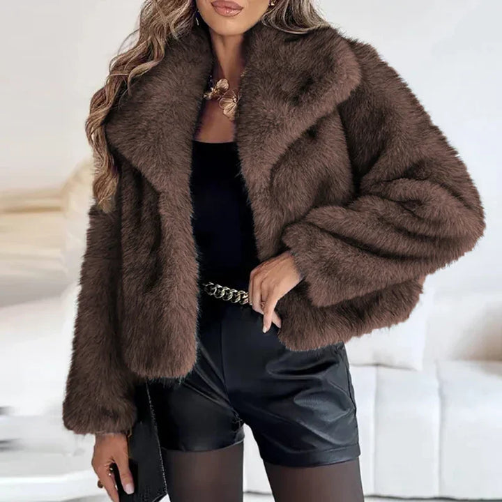 Women's short textured jacket with wide lapels and long sleeves