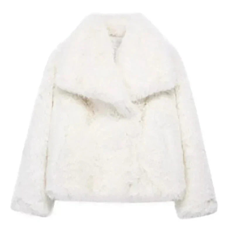 Women's short textured jacket with wide lapels and long sleeves