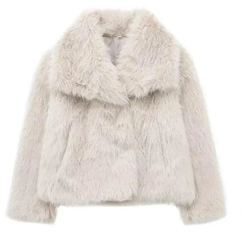 Women's short textured jacket with wide lapels and long sleeves