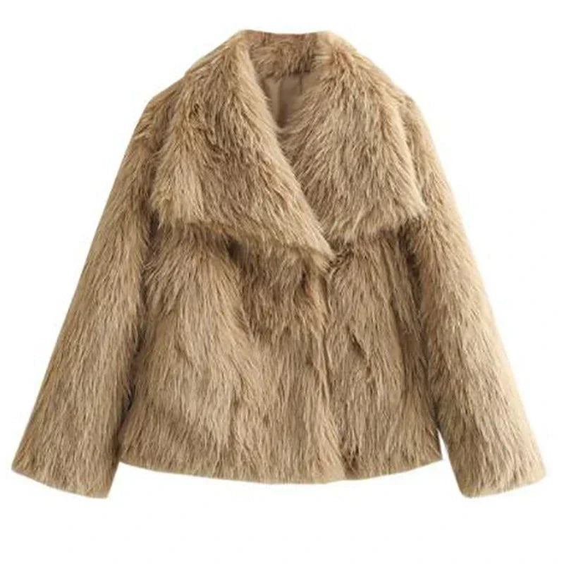 Women's short textured jacket with wide lapels and long sleeves
