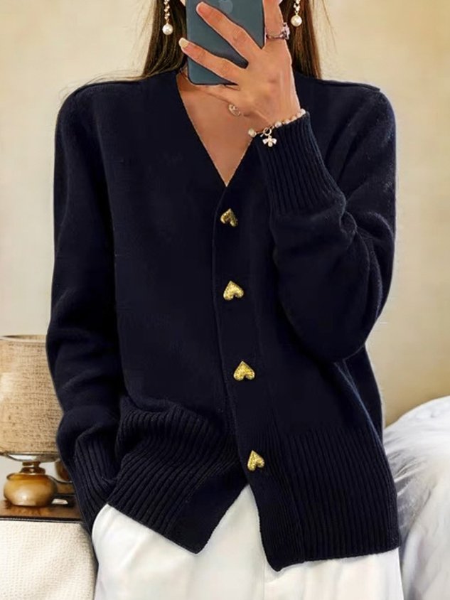 Women's V-neck cardigan with heart-shaped buttons, front pockets and ribbed trims