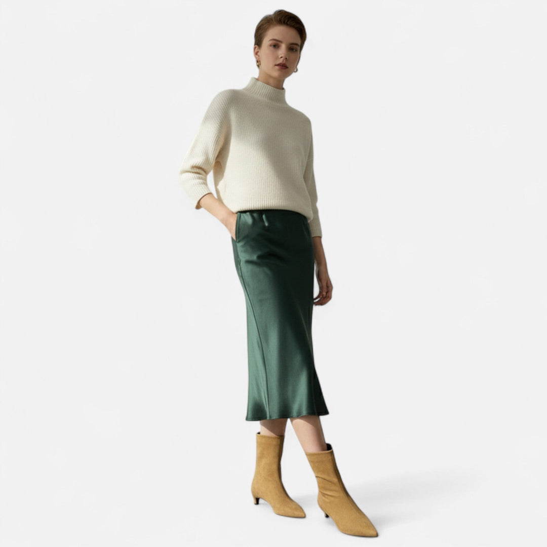 Women's pointed-toe ankle boots with low heels and slip-on shafts