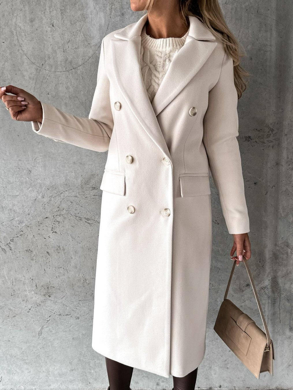 Women's long double-breasted coat with lapel collar and flap pockets