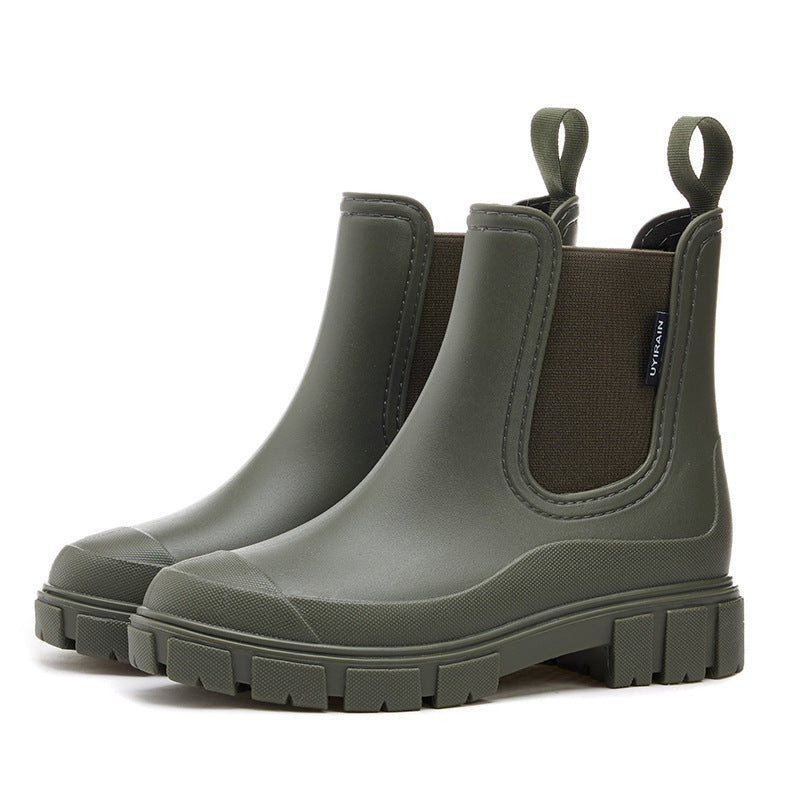 Women's Chelsea ankle boots with elastic side panels and chunky lug soles