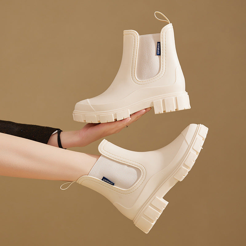 Women's Chelsea ankle boots with elastic side panels and chunky lug soles