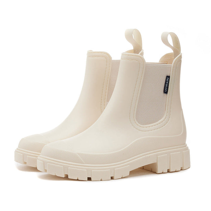 Women's Chelsea ankle boots with elastic side panels and chunky lug soles