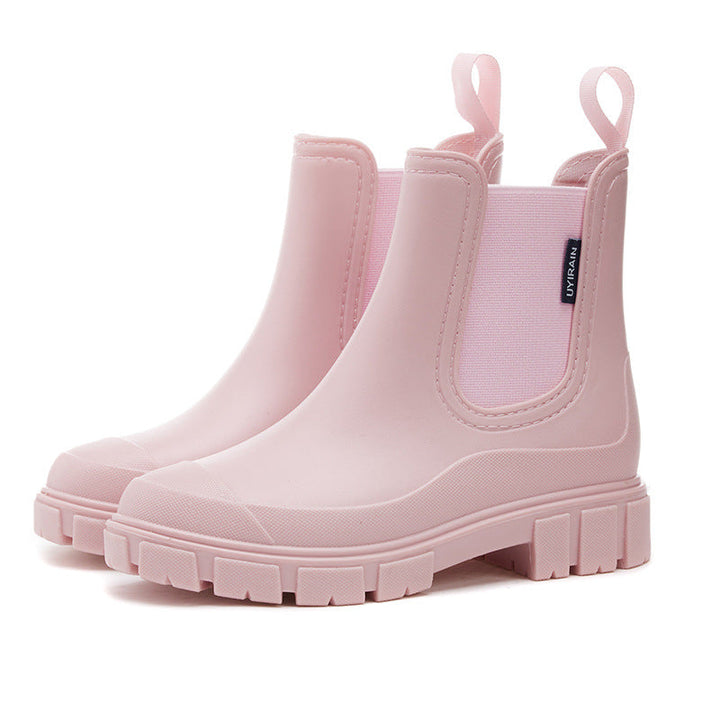 Women's Chelsea ankle boots with elastic side panels and chunky lug soles