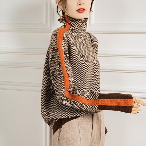 Women's herringbone turtleneck sweatshirt with contrast sleeve trim