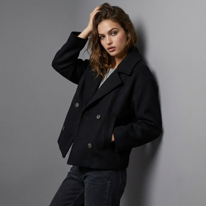 Women's short double-breasted coat with wide lapels and long sleeves