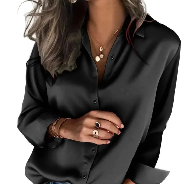 Women's relaxed long-sleeve button-down shirt with collared neckline