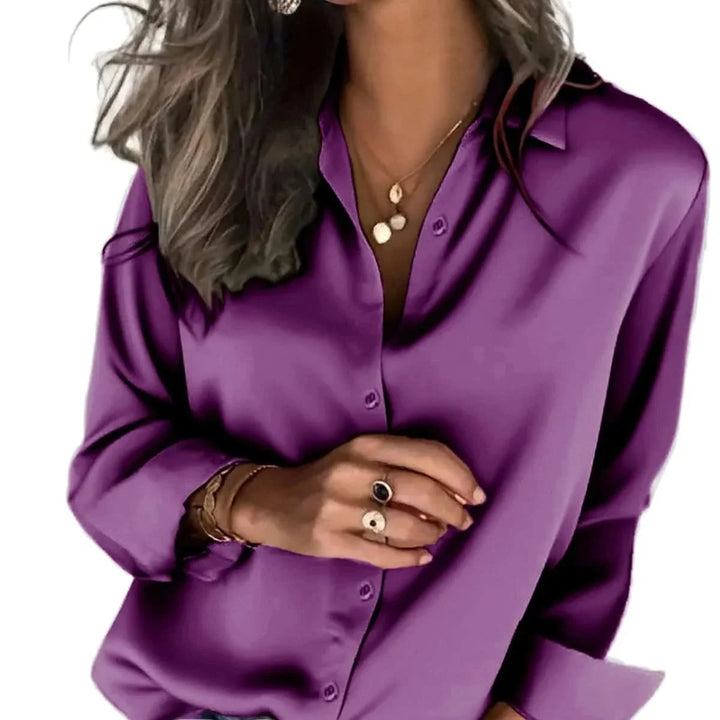 Women's relaxed long-sleeve button-down shirt with collared neckline