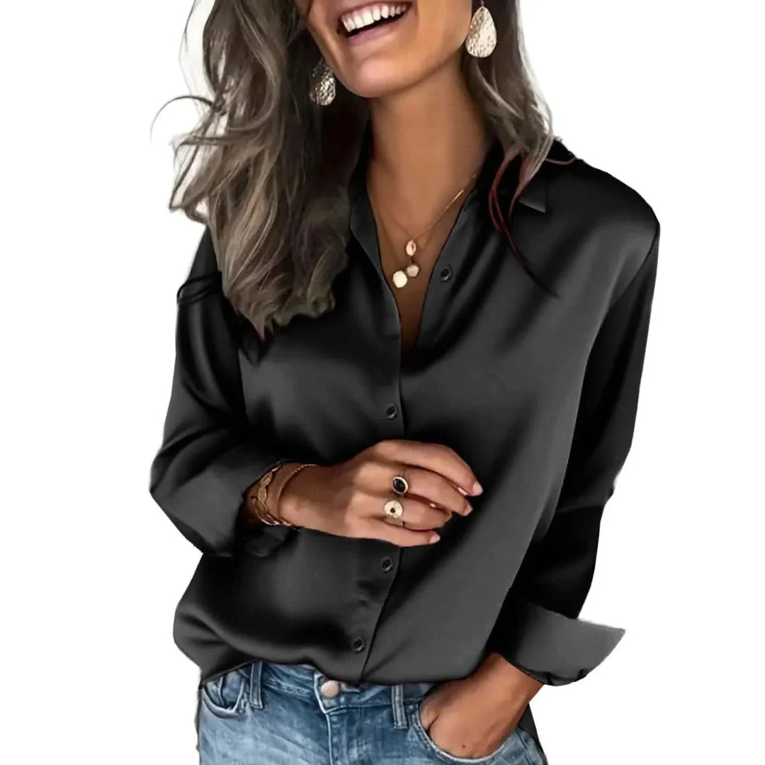 Women's relaxed long-sleeve button-down shirt with collared neckline