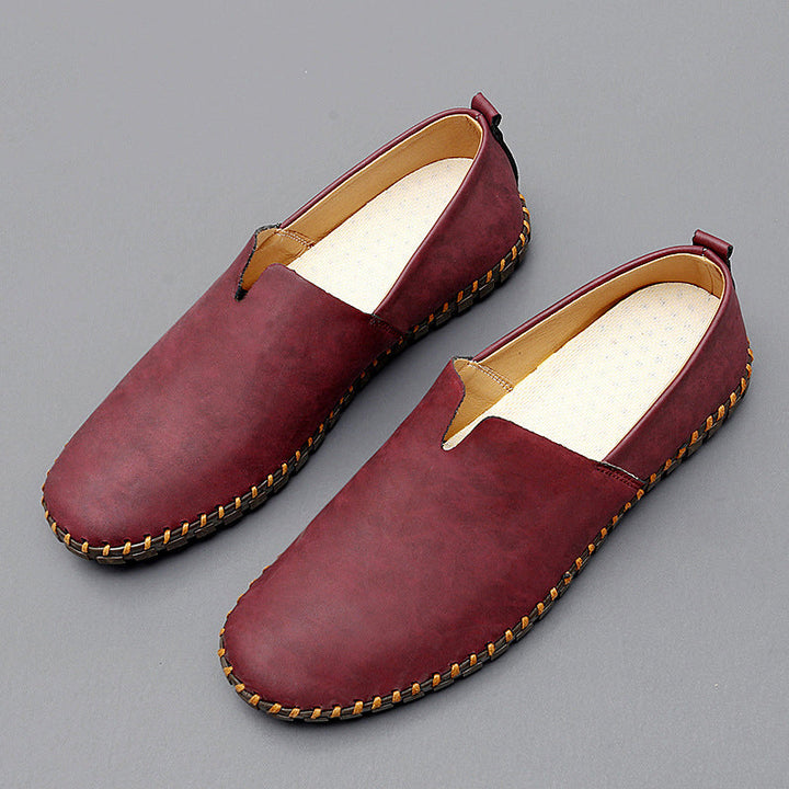 Unisex slip-on loafers with rounded toe, flat sole and contrast stitching