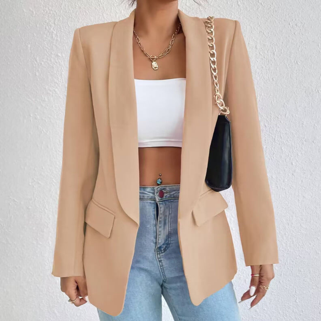 Women's open front blazer with long sleeves, notched lapels and flap pockets